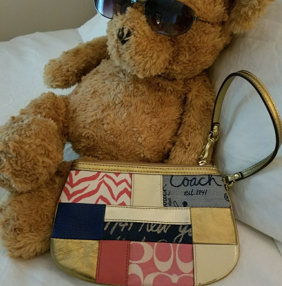 Adorable Coach Wristlet
